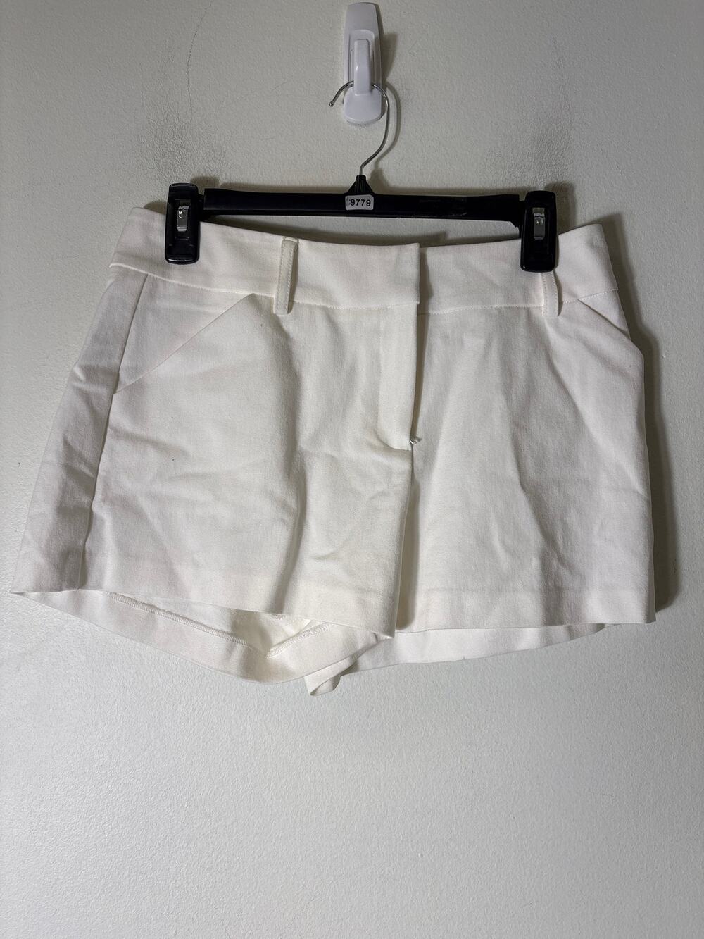 Drew White Flat Front Shorts Sz 6
